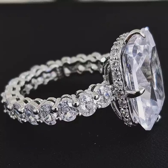 925 STERLING SILVER ENGAGEMENT RING, CUTE RING, SHINY RING. - Picture 2 of 6